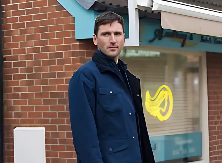 Coronation Street’s Kit drops major clue about someone close to him in early ITVX release