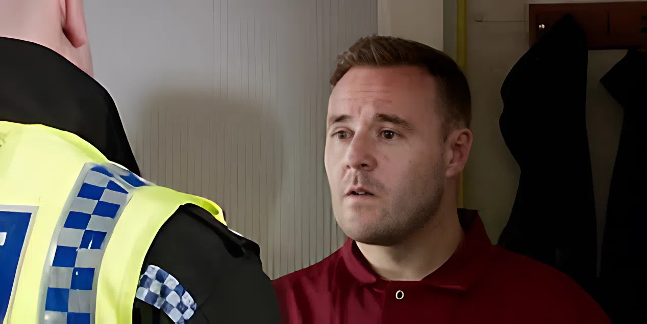 TYRONE IN PERIL! Coronation Street: Beloved Mechanic Struck Down in Shocking Smash