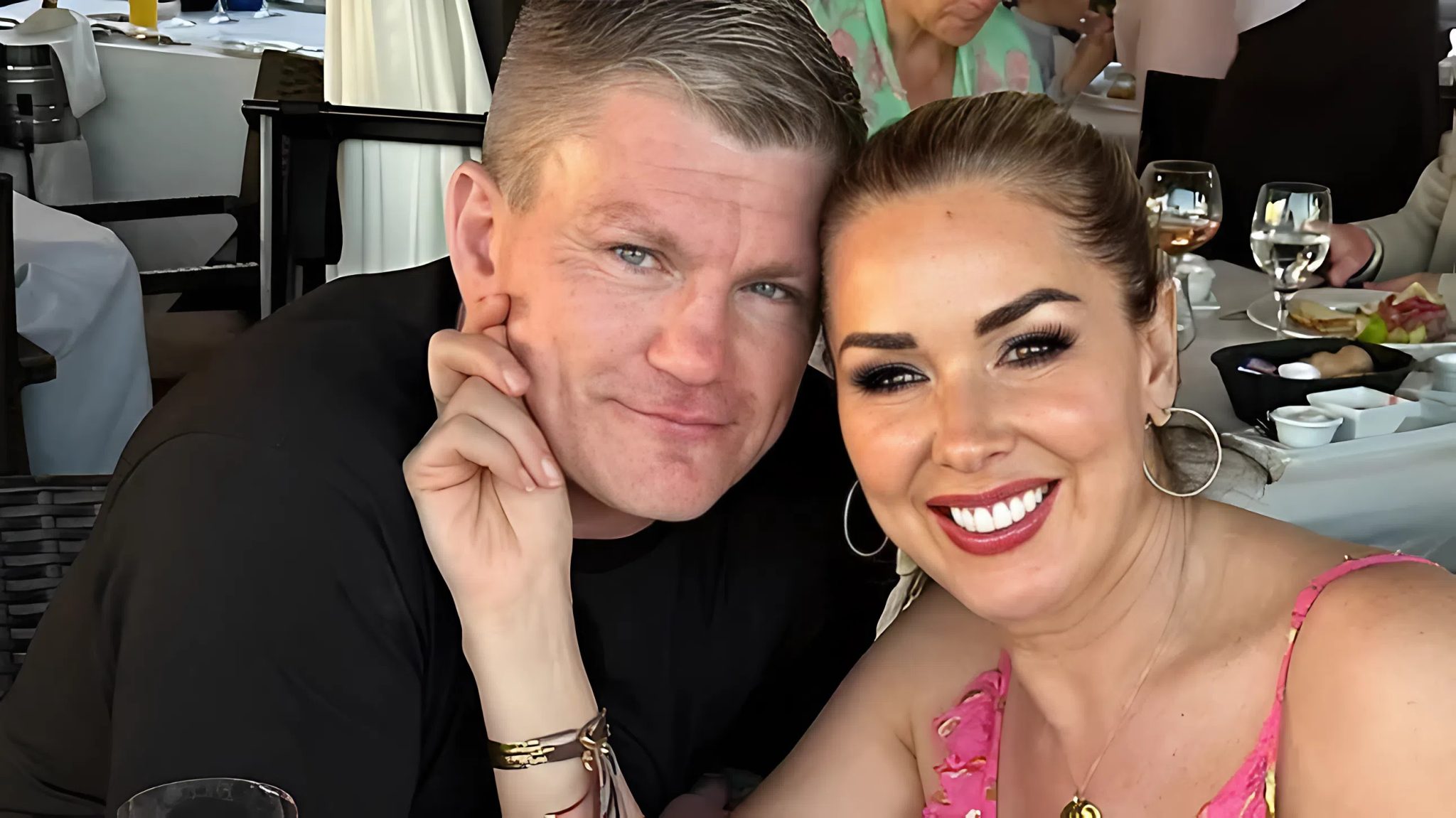 Glowing real-life Coronation Street couple share loved up holiday pictures