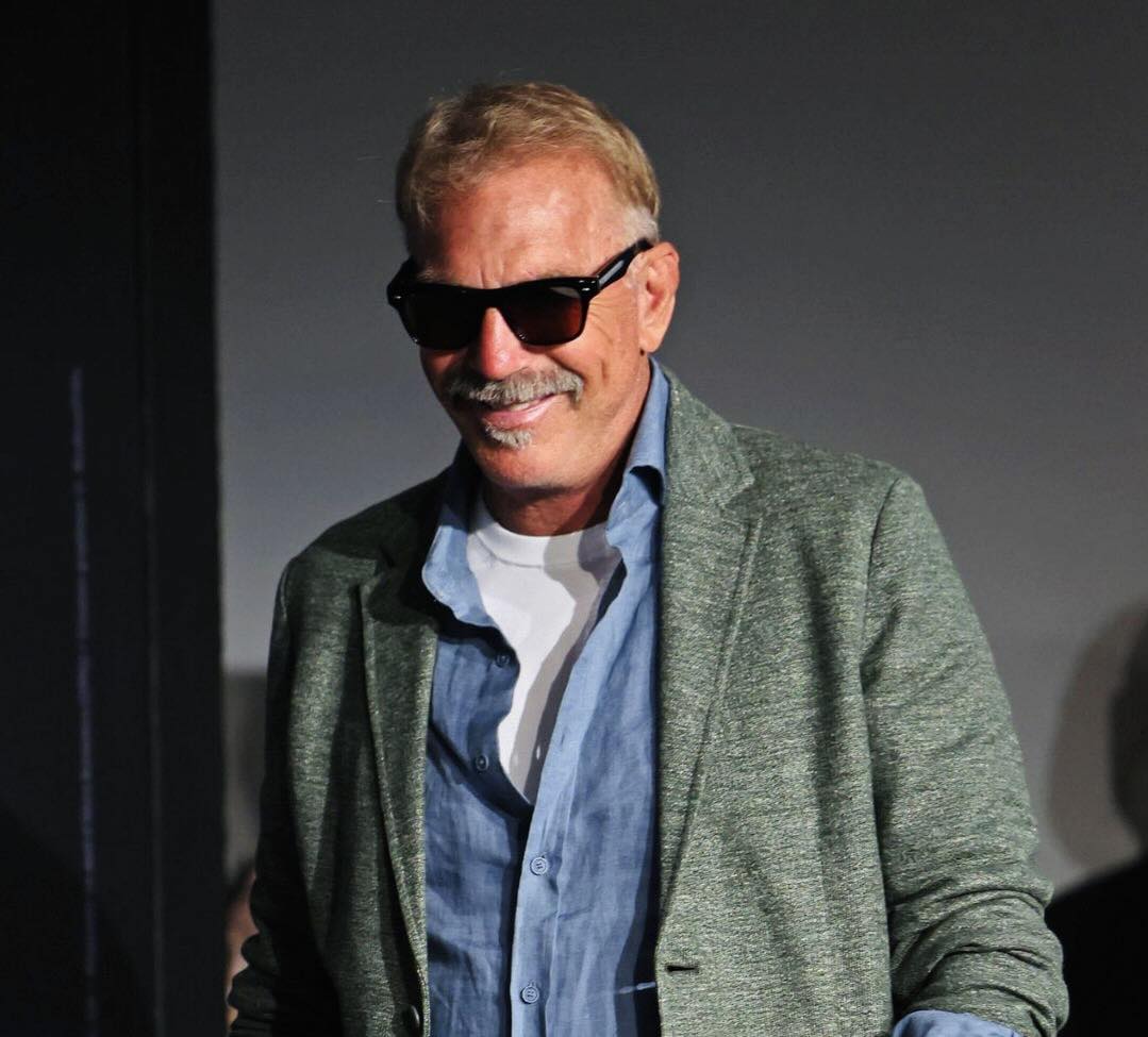 https://corrie.mzgens.com/fans-shocked-as-famous-singer-debuts-unrecognizable-new-look-after-dating-yellowstone-star-kevin-costner/
