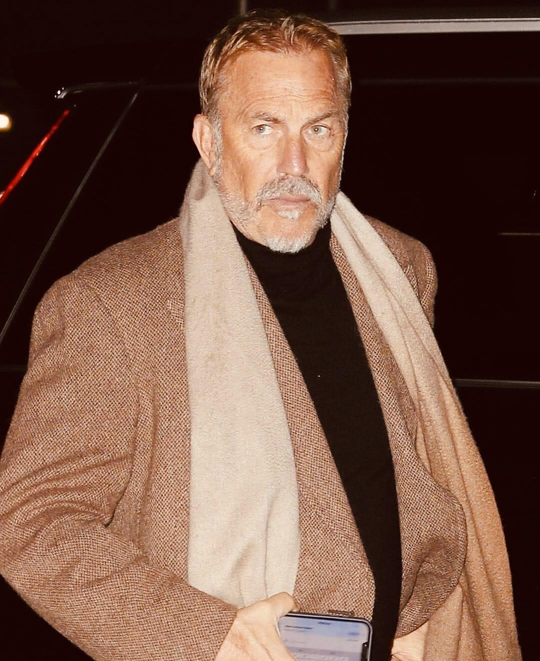 “Inside Kevin Costner’s Potential Move to Revisit Divorce Terms After Christine’s New Romance”