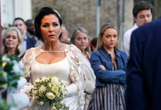 Beloved EastEnders couple split in early BBC iPlayer release with divorce confirmed