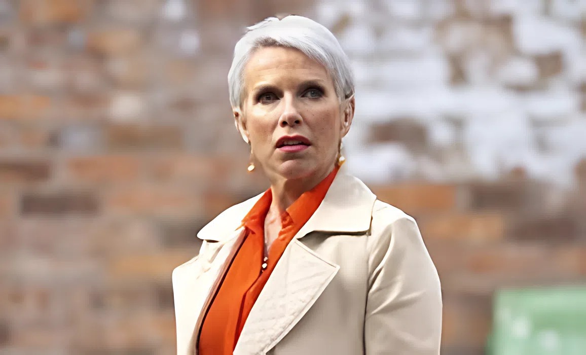Shocked Debbie nears huge discovery that could destroy lives in Coronation Street