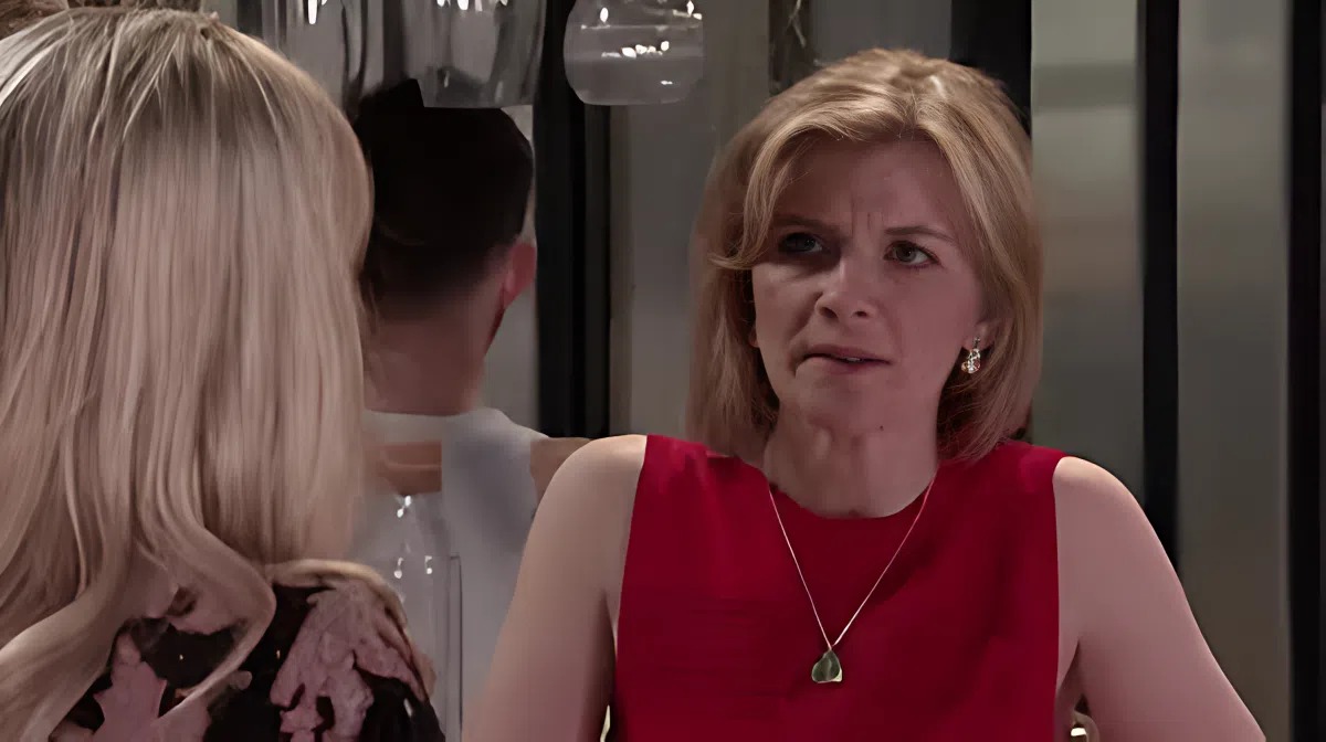 Coronation Street legend reeling as her ex proposes to her sister
