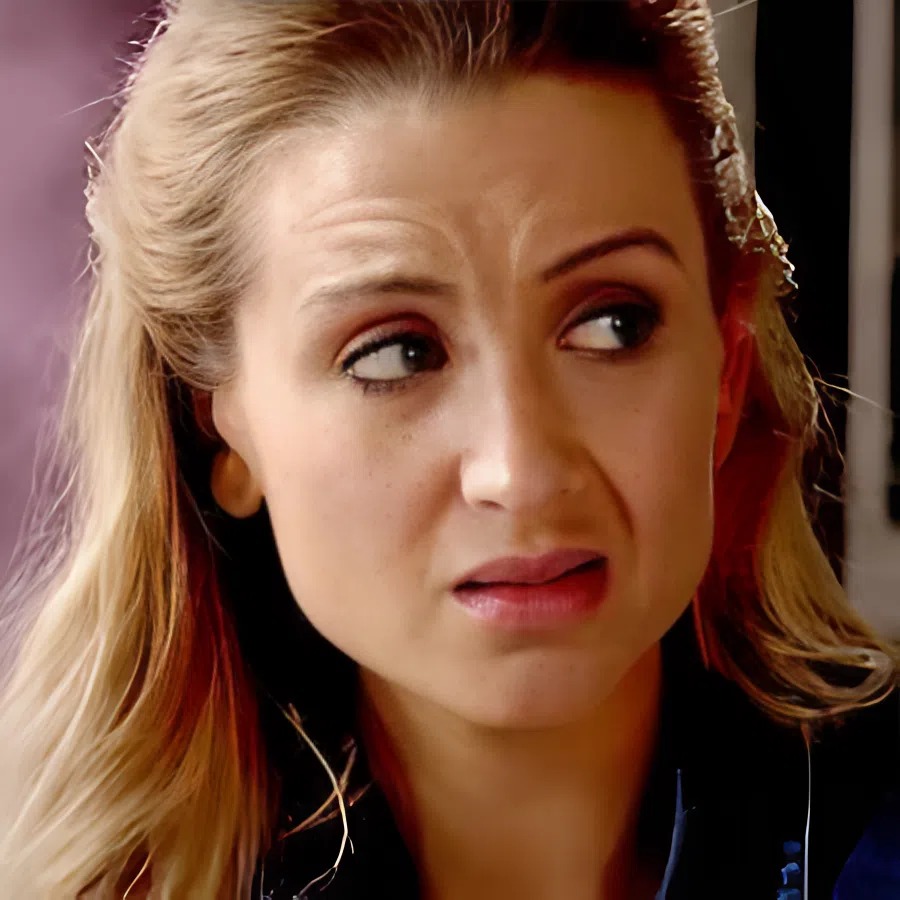 VAMPY MIX-UP! Coronation Street: Eva Wraps Arms Around the Wrong Man And It’s Her Ex!