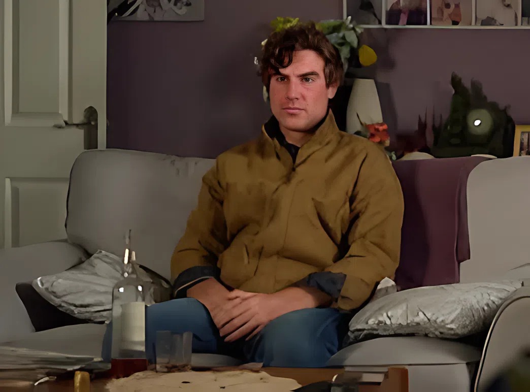 Vile Theo takes sickening action to humiliate Todd in chilling Coronation Street scenes