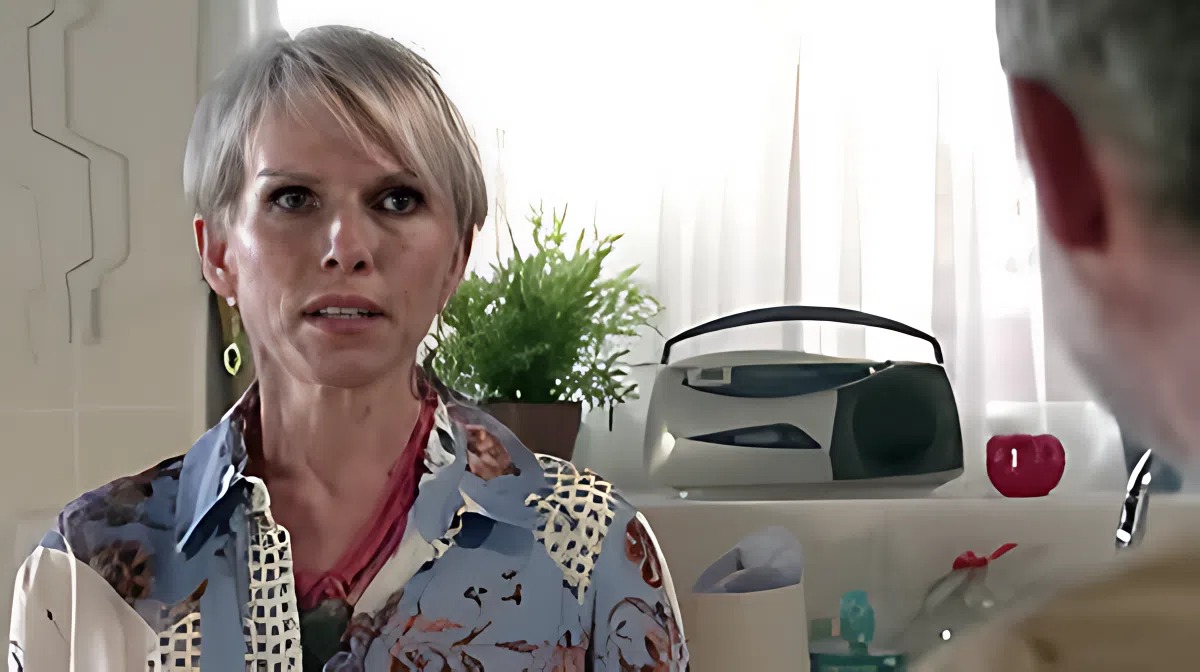 Kevin makes a heartfelt plea to Debbie in Coronation Street
