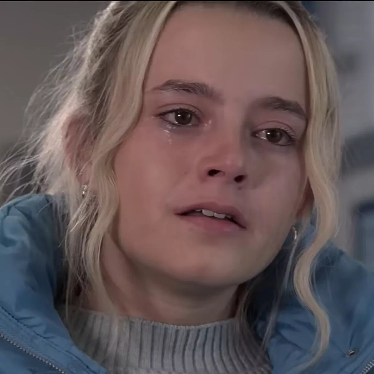 SHOCKING!!! Betsy collapses at school — doctors confirm she’s pregnant, and Becky breaks down outside the clinic, haunted by her own past.